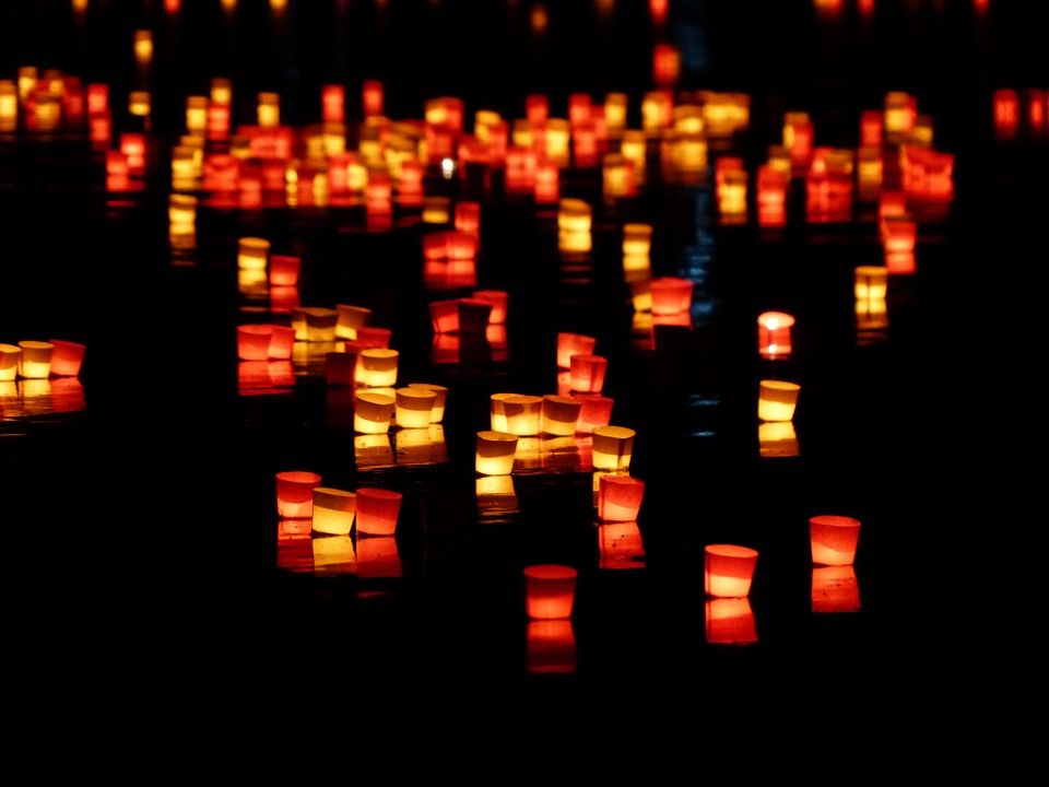 candles-168011_960_720
